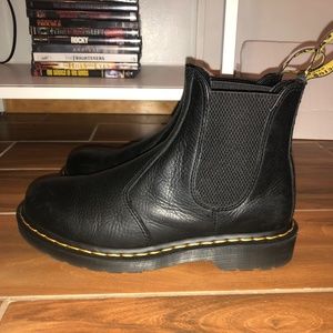 Unisex Dr. Martens Chelsea boots